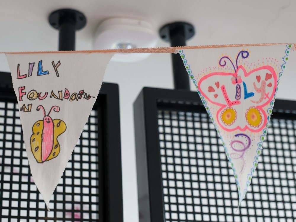 Lily-decorated bunting created by young mito patients and their siblings hanging up