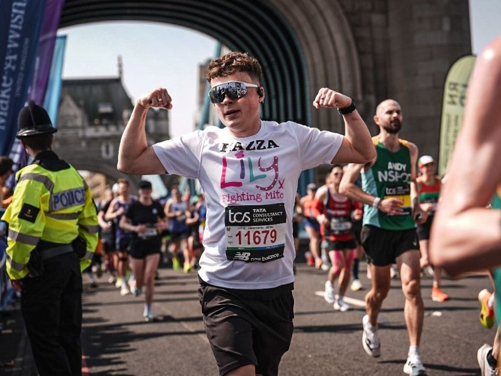 A Lily Foundation London Marathon runner with his hands in the air