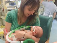 Hannah Chapman with her baby daughter Maisie who died from mitochondrial disease at six-months old